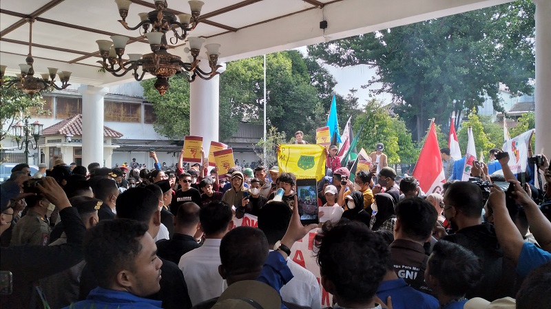 Ilustrasi mahasiswa melakukan aksi unjuk rasa menolak penaikan harga BBM di DPRD DIY, Senin, 12 September 2022. Medcom.id/Ahmad Mustaqim