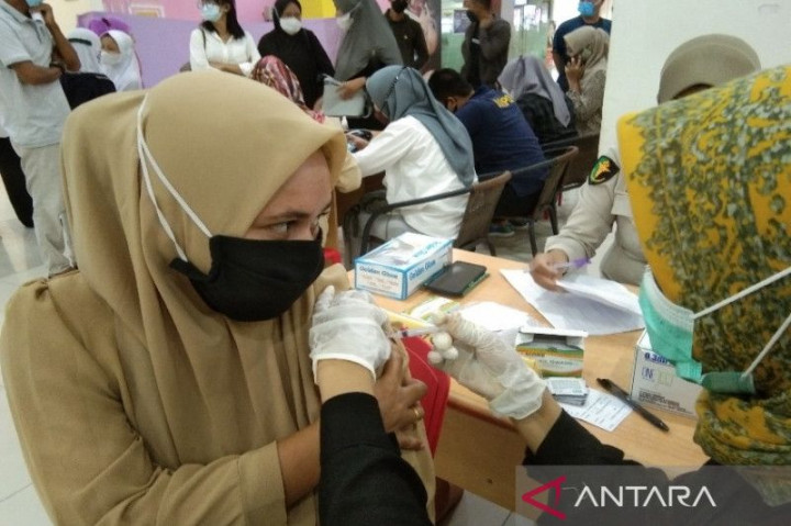 Vaksinasi Dosis Penguat di Kendari Sudah 57.246 Orang Vaksinasi Dosis Penguat di Kendari Sudah 57.246 Orang