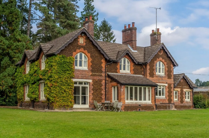 Ratu Elizabeth Meninggal, Bagaimana Nasib Rumah Sewa Miliknya di Sandringham?