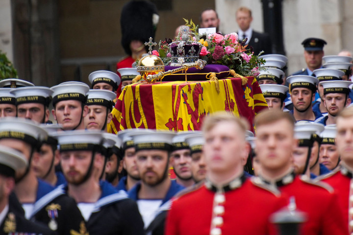 Foto: Jenazah Ratu Elizabeth Dibawa ke Westminster Abbey
