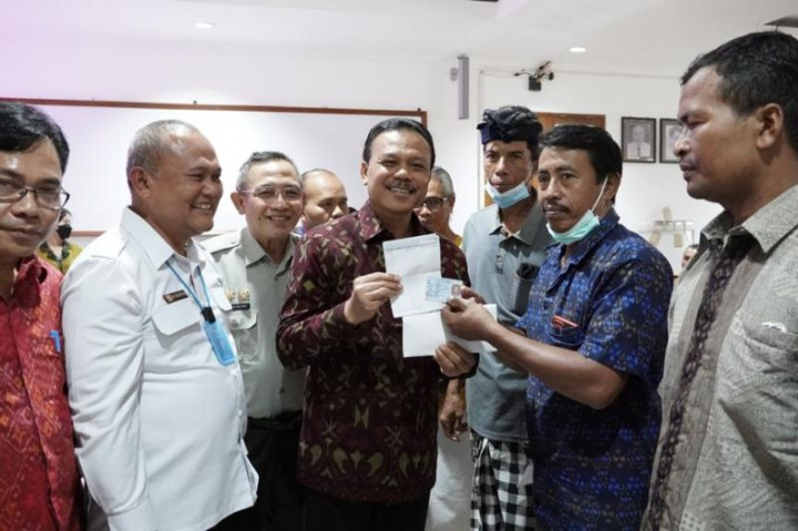 150 Peternak Sapi Terdampak PMK di Bali Terima Bantuan Rp10 Juta