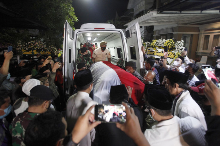 Jenazah Azyumardi Azra Tiba di Rumah Duka