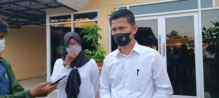 Tangan Bengkok hingga Mata Merah, Sadisnya Ibu Aniaya Anak Angkat di Cirebon