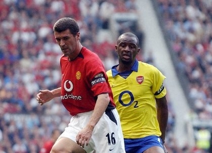 Roy Keane (Kiri) dan Patrick Viera. (Foto: AFP/Paul Barker)