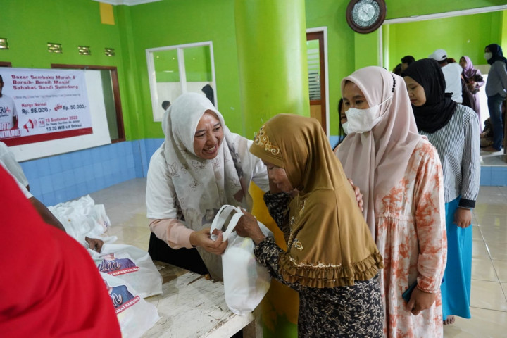 Masyarakat Dusun Cikajang Terbantu Kupon Subsidi Sahabat Sandi Uno