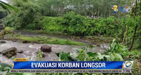 Tim SAR Evakuasi Korban Longsor Banyumas