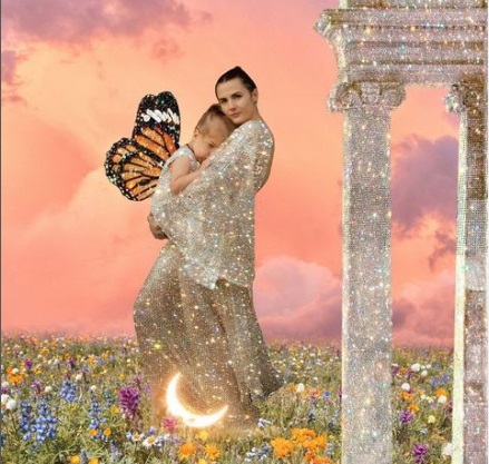 Duh, Ibu Ini Masih Kasih ASI ke Anaknya yang Berusia 5 Tahun