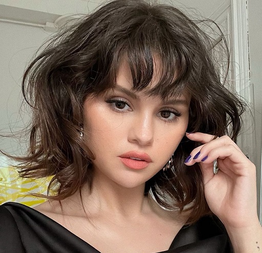 Gaya rambut Selena yang banyak diikuti perempuan muda saat ini. (Foto: Dok. Instagram/@selenagomez)