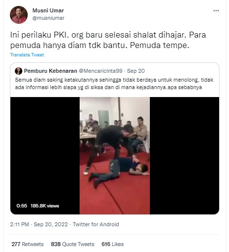 [Cek Fakta] Benarkah Ini Video Orang Dihajar usai Salat dan Pria Lainnya Diam saja? Simak Faktanya