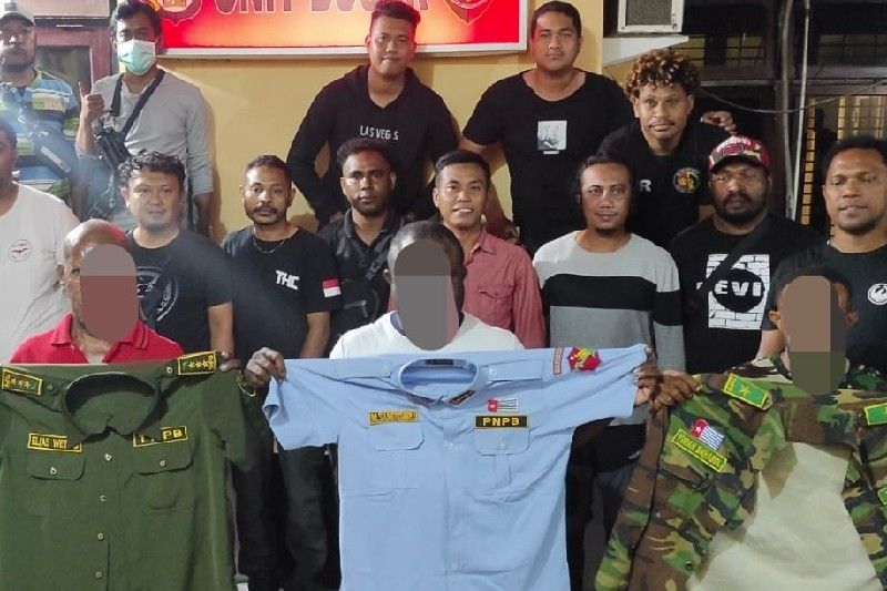 Tiga tersangka kasus makar Polres Sorong Kota ditangkap pada dua lokasi di Kabupaten Jayapura dan kini sudah diterbangkan ke Sorong untuk proses hukum. ANTARA/HO-Humas Polres Jayapura