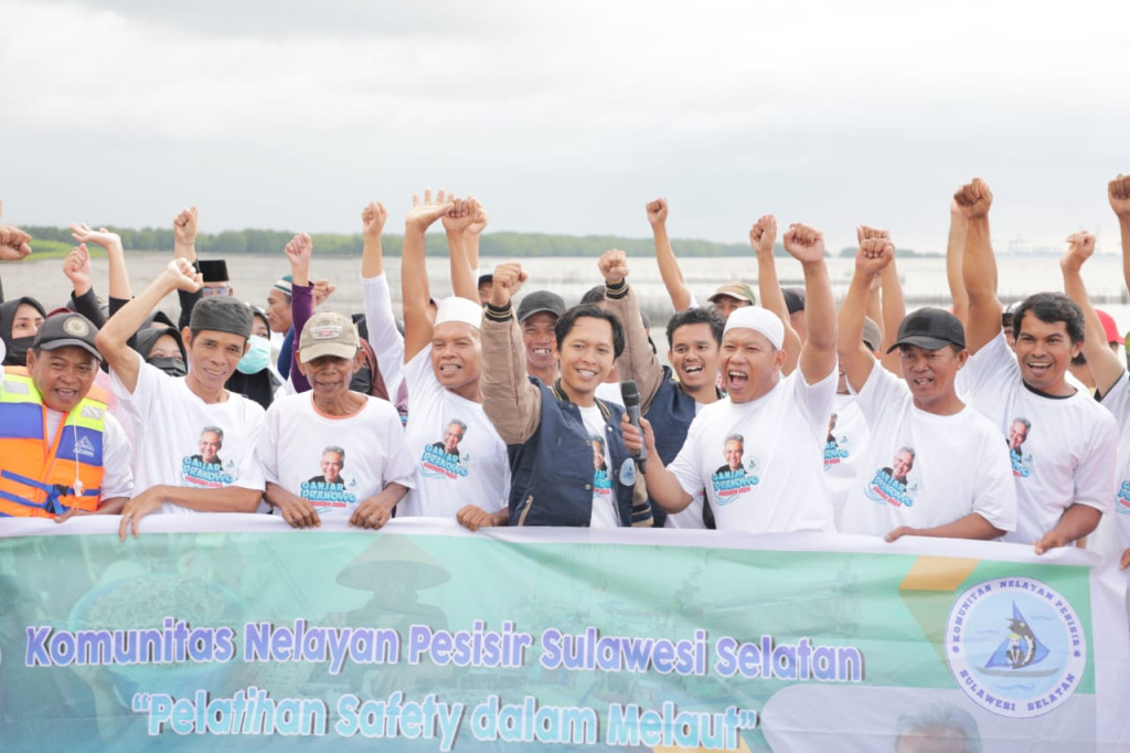 Nelayan di Pesisir Makassar Sebut Ganjar Sosok yang Peduli Nelayan di Pesisir Makassar Sebut Ganjar Sosok yang Peduli