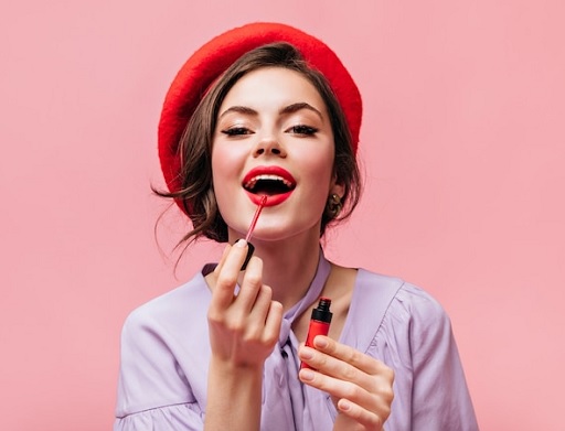 Lipstik cair termasuk jenis lipstik yang paling digemari kaum hawa saat ini. (Foto: Ilustrasi. Dok. Freepik.com)