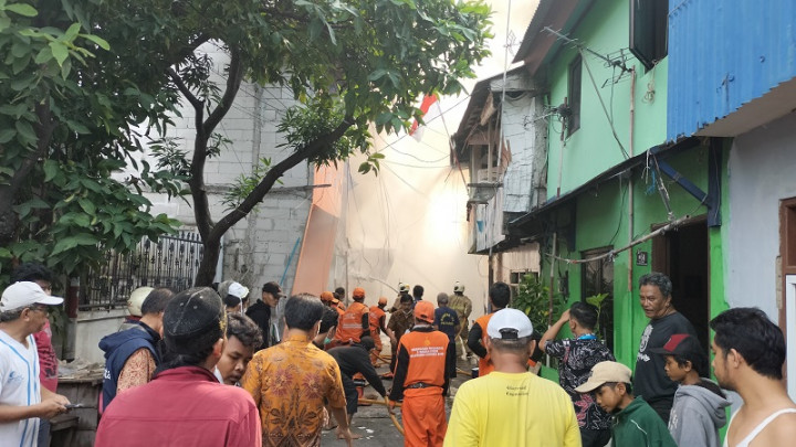 Api Berkobar di Permukiman Padat Cempaka Baru