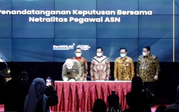 5 kementerian/lembaga menandatangani keputusan bersama tentang pedoman pembinaan dan pengawasan netralitas pegawai ASN dalam penyelenggaraan pemilihan umum (pemilu). Medcom.id/Theo