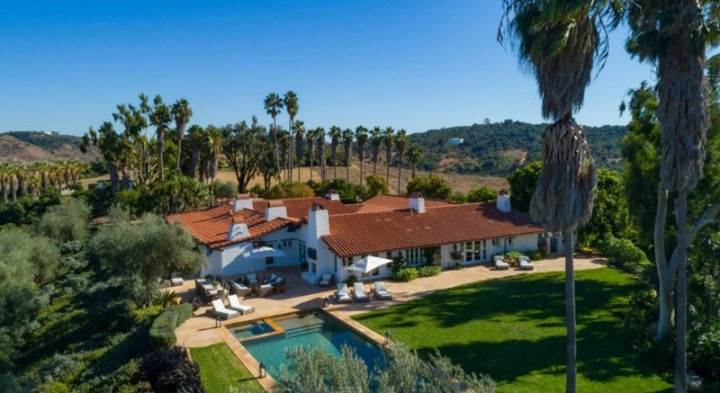 Wow! Rumah Rp90 Miliar Punya Sandra Bullock Ada Kandang Ayamnya