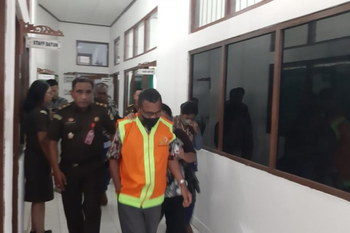 Bendahara BPBD Flotim Tersangka Korupsi Dana Covid-19 Mangkir