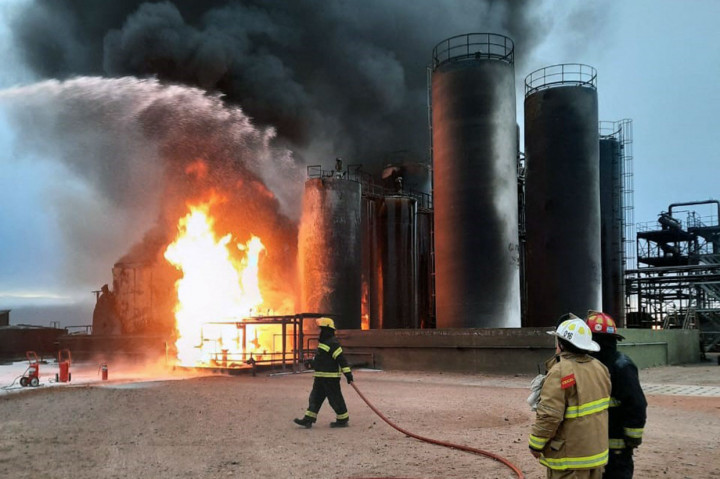 Duar! Kilang Minyak Argentina Meledak dan Terbakar, Tiga Orang Meninggal