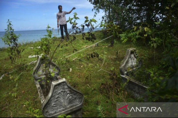 <i>Ngeri</i>, Makam di Takalar Kena Abrasi Tulang Jenazah Berserakan di Pantai