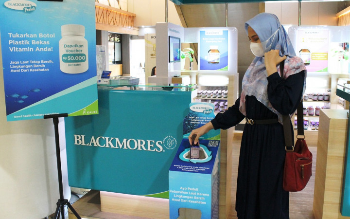 Tukar Botol demi Mengurangi Limbah Plastik di Laut