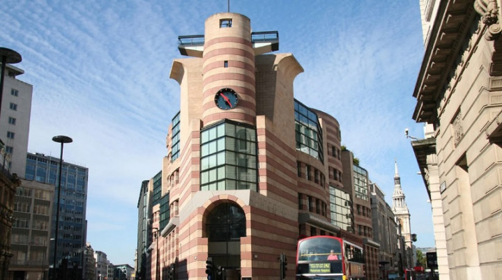 Duh! Raja Charles Tukang <i>Ngatur</i> 'Wajah' Inggris