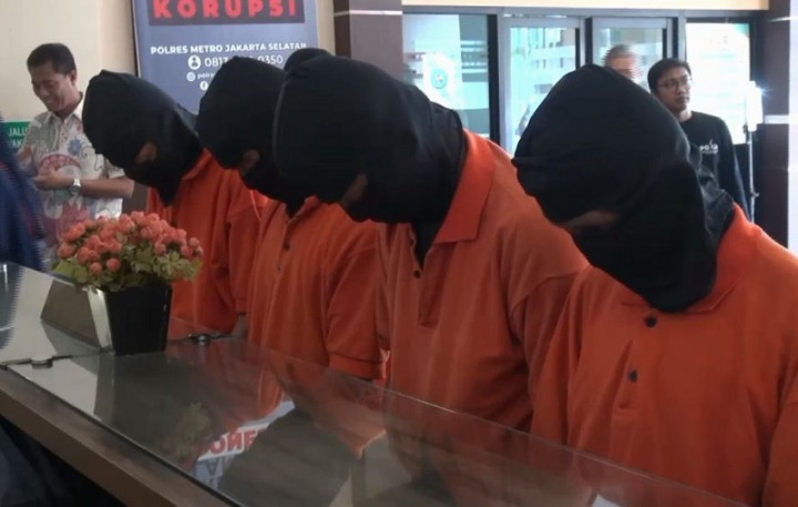 Tega! 5 Pria di Jaksel Jual 6 Cewek ABG di MiChat Rp800 Ribu