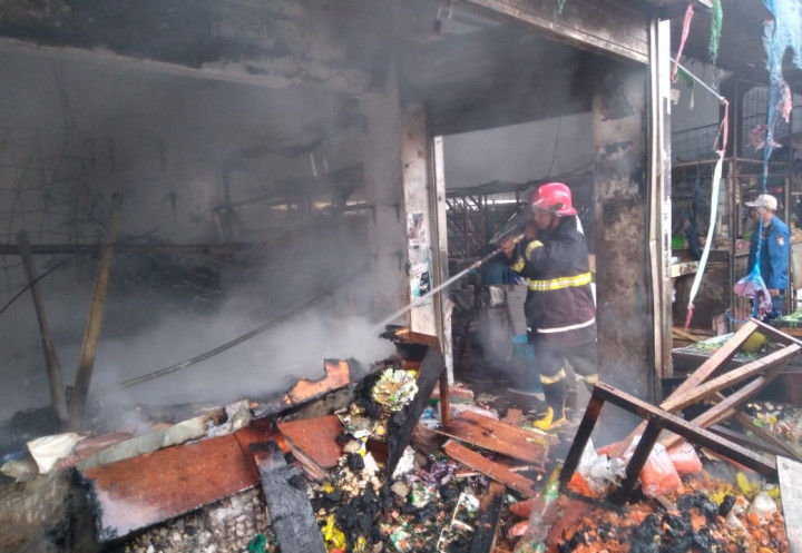 22 Kios Pasar Sentiong Balaraja Tangerang Kebakaran