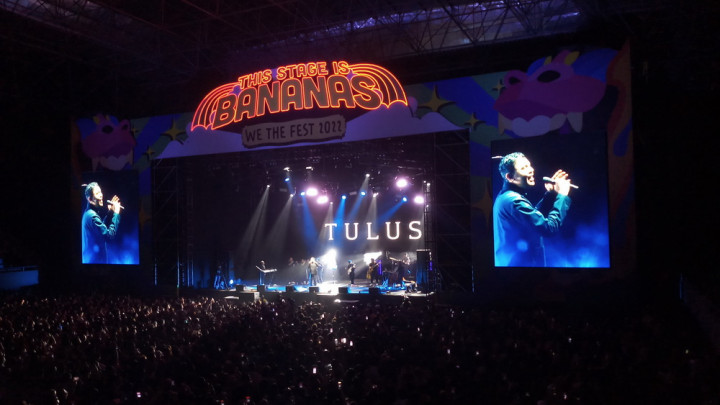 Penampilan Tulus Bikin Lautan Manusia Menangis di We The Fest 2022