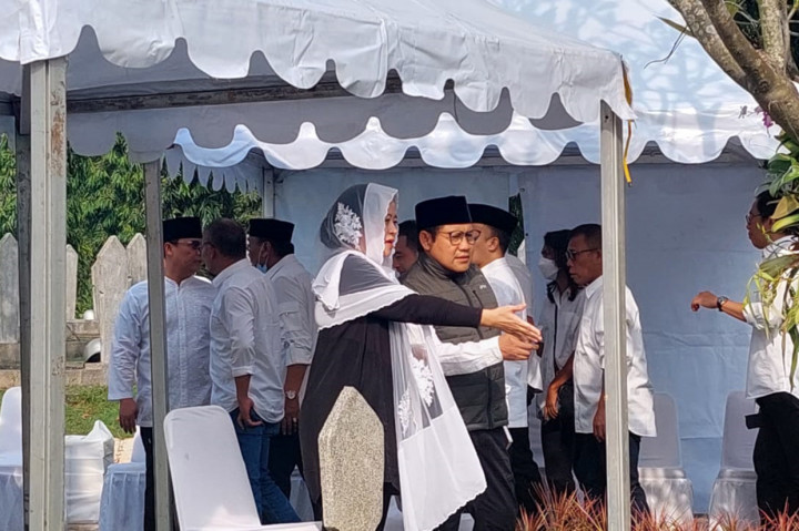 Puan Maharani dan Cak Imin Ziarah ke Makam Taufiq Kiemas
