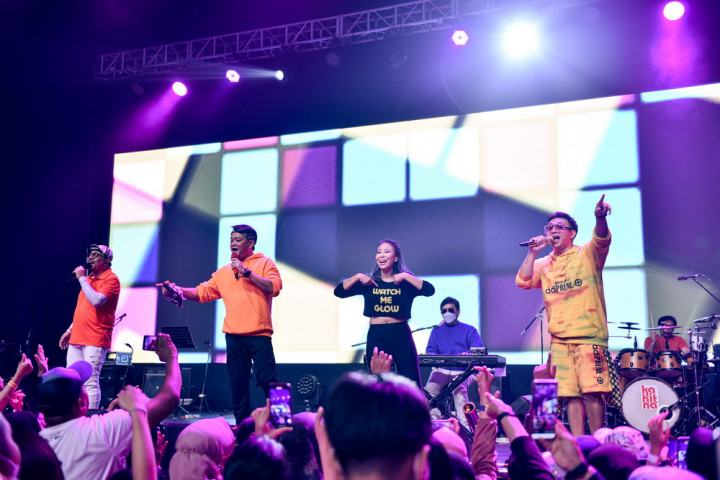 Cara Tak Biasa Menikmati Konser Kahitna