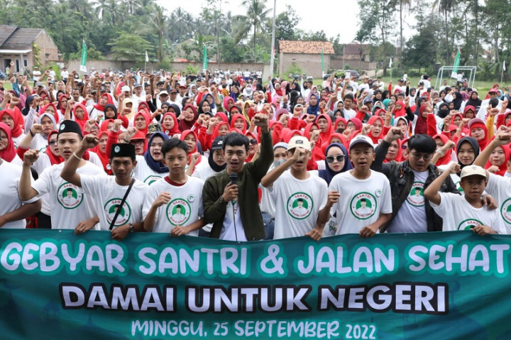 1.000 Santri Meramaikan Jalan Sehat Sekaligus Jaring Suara di Lampung