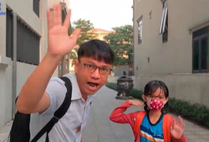 Keren! Vlog Daus Rojali Ceritakan Perjalanan jadi Guru Seni di Vietnam Menang Kompetisi