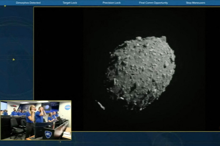 Detik-detik Pesawat NASA Berhasil Tabrak Asteroid