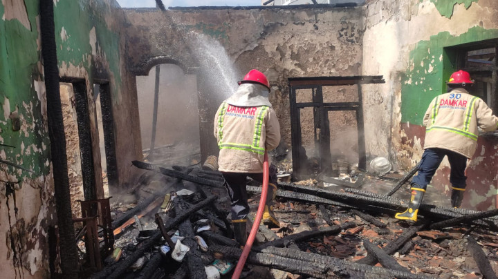 Gegara Nyalakan Kompor Kayu, ODGJ Tewas Terjebak Kebakaran