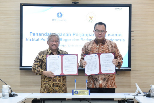 Jalin Kerja Sama, IPB Serahkan Dana Rp200 Miliar ke Badan Wakaf Indonesia