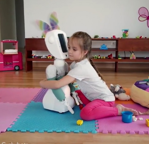 Cushybot ini dapat kamu gunakan jika kamu sedang berada jauh dengan anakmu. (Foto: GIGadgets)