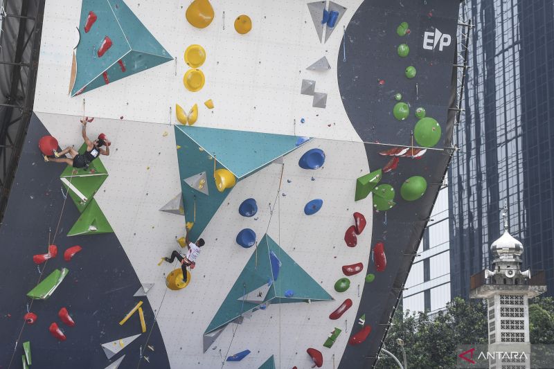Suasana laga Kejuaraan Dunia Panjat Tebing 2022 IFSC Seri Jakarta. (ANTARA FOTO/Hafidz Mubarak A/tom)