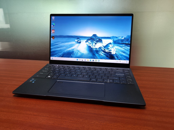 MSI Prestige 14 Evo, Tipis, Ringan, Intel Evo