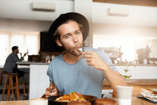 Ada beberapa makanan yang yang tanpa disadari secara diam-diam dapat meningkatkan tekanan darah. (Foto: Ilustrasi. Dok. Freepik.com)