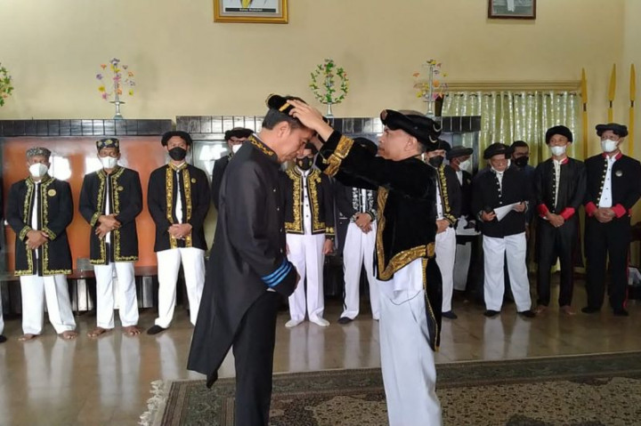 Sultan Ternate Anugerahi Presiden Jokowi Gelar Pangeran Bangsawan