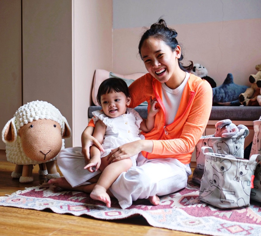 Almiranti Fira, seorang beauty vlogger yang memiliki anak bernama Aozora Madeena Arkanara atau Ao. (Foto: Shopee)