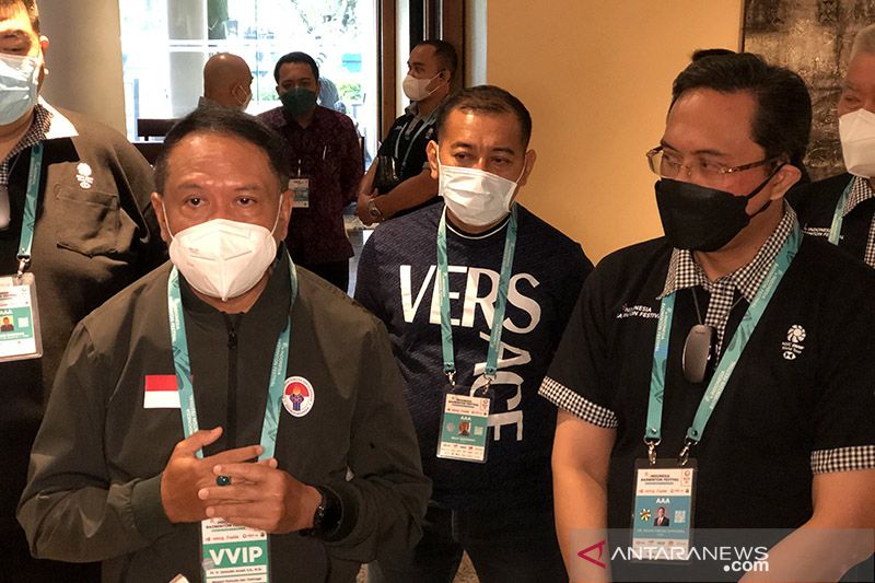 Ketua Umum PP PBSI Agung Firman Sampurna (kanan). (ANTARA/Roy Rosa Bachtiar/am)