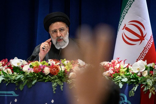 Demo di Iran Meluas ke 80 Kota, Presiden Raisi <i>Baper</i> Negaranya 'Kacau'