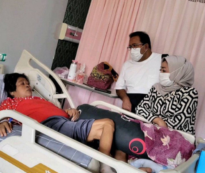 Mohon Doa, Suti Karno Dirawat di Rumah Sakit