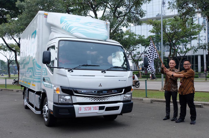 B-Log Coba Pakai Truk Listrik, Bisa Dipakai Harian?