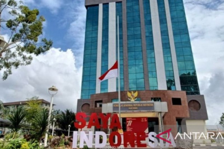 Peringati Peristiwa G30 S PKI, KJRI Kuching Kibarkan Bendera Setengah Tiang