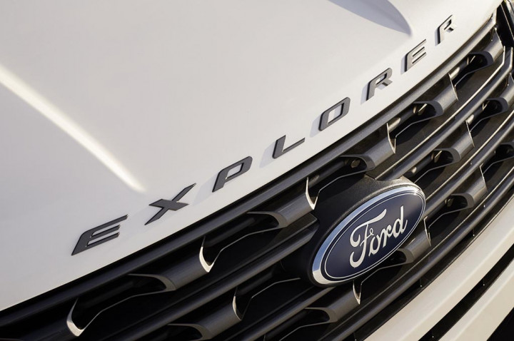 Karena Logo, Produksi Ford Seret