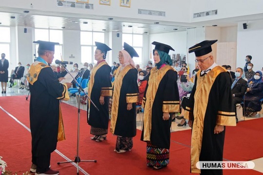 Unesa Tambah 4 Guru Besar, Ada Pakar Bola Basket hingga Ikan Lele