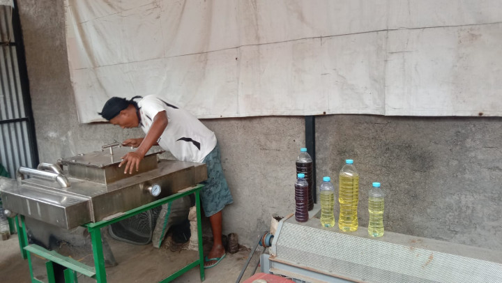 Inspiratif! Warga Sukoharjo Ubah Sampah Plastik Jadi BBM