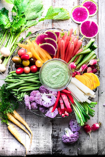 Buah dan sayur mentah untuk dier raw food. Foto: Pinteres