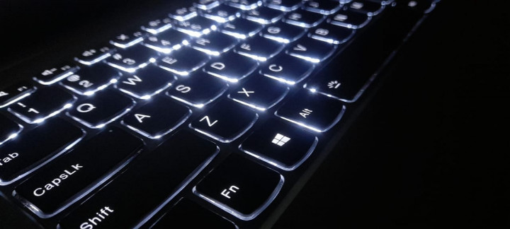 5 Cara Menyalakan Lampu Keyboard Laptop Semua Merek, Langsung Coba Aja <i>Gaes</i>!